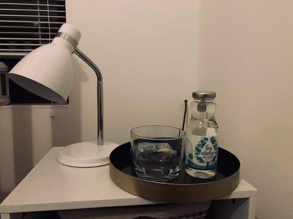 Cosy Rooms In טונטון מראה חיצוני תמונה