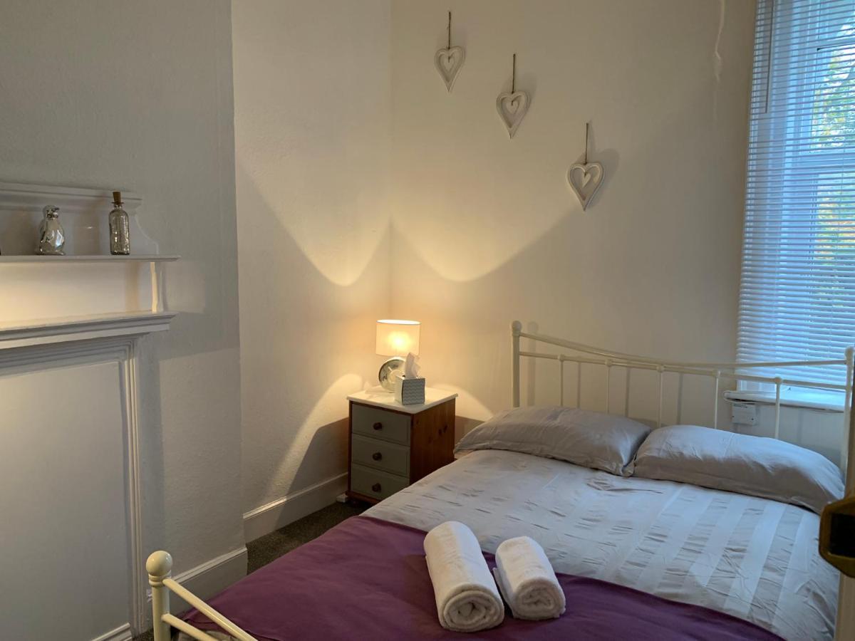Cosy Rooms In טונטון מראה חיצוני תמונה