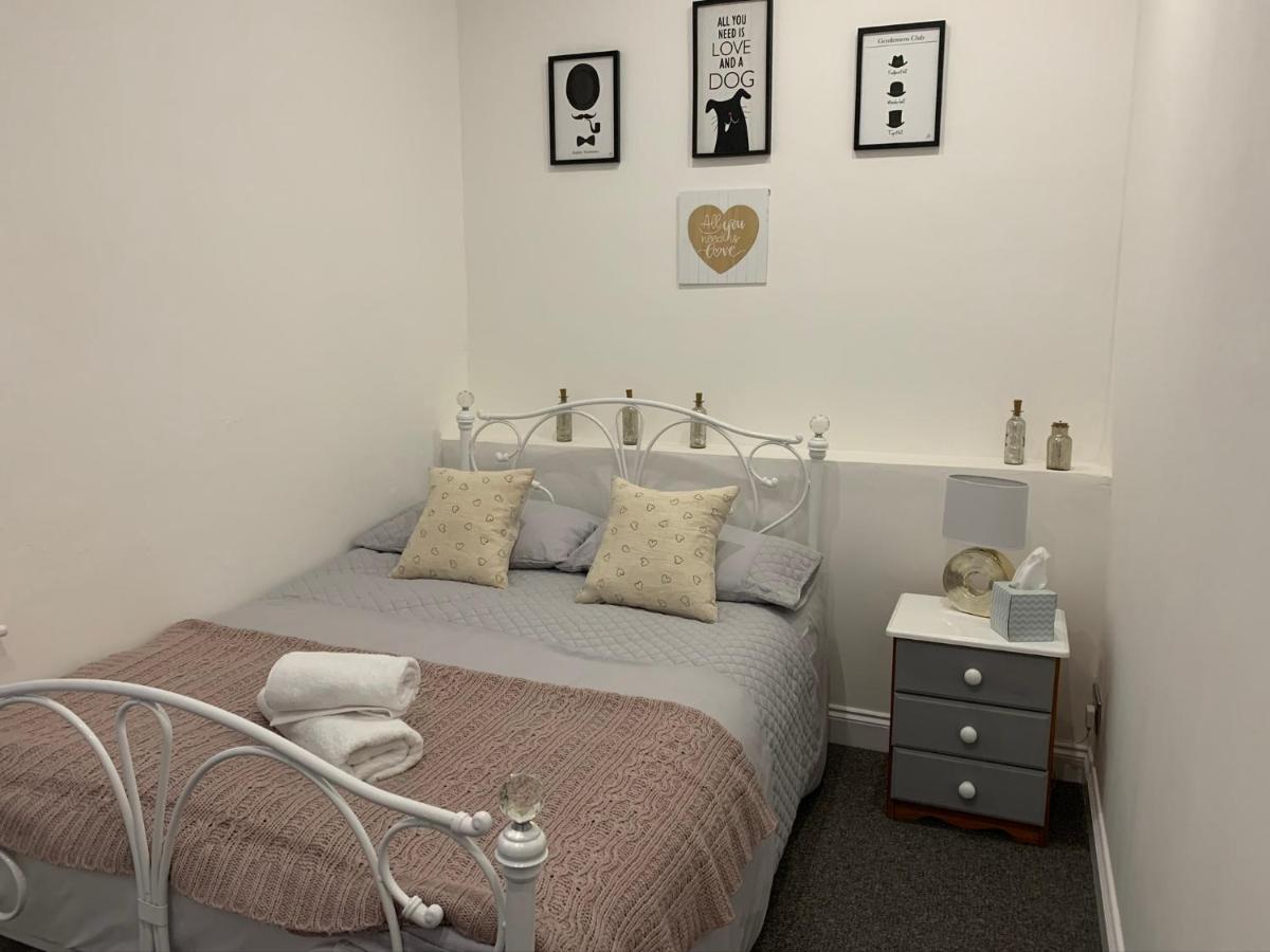 Cosy Rooms In טונטון מראה חיצוני תמונה