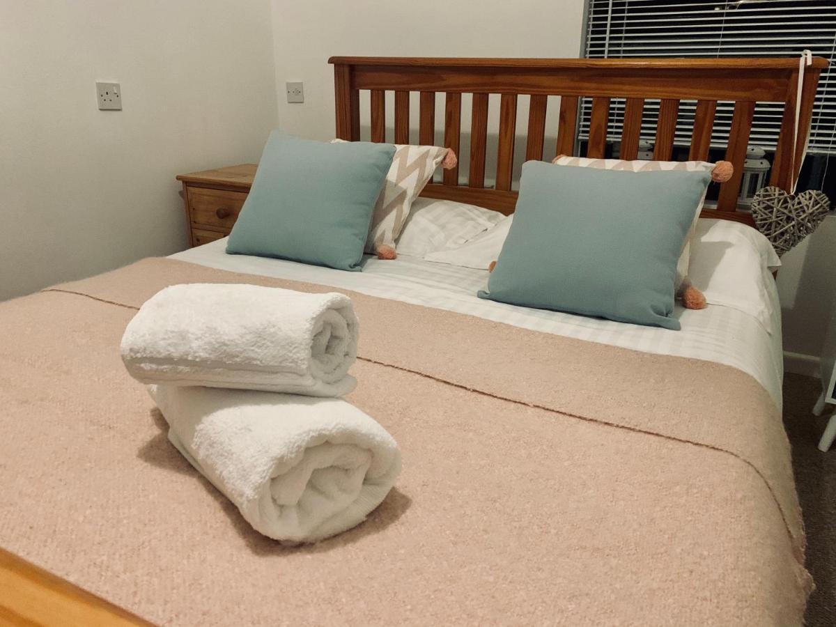 Cosy Rooms In טונטון מראה חיצוני תמונה